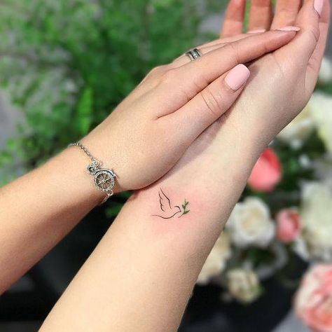 Small Dove Tattoos, Peace Tattoos, Vogel Tattoo, Dove Tattoos, Tato Minimal, Tattoo Bird, Tato Henna, Dove Tattoo, Inspiration Tattoos