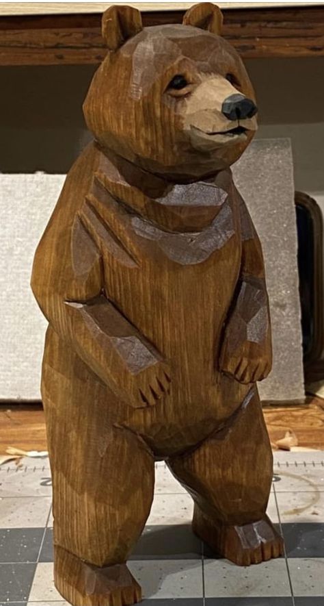 Bear Wood Carving Pattern, Wood Whittling, Wood Figurine, Carved Wooden Animals, Whittling Projects, Simple Wood Carving, Wood Carving For Beginners, Bear Sculptures, Wooden Bear