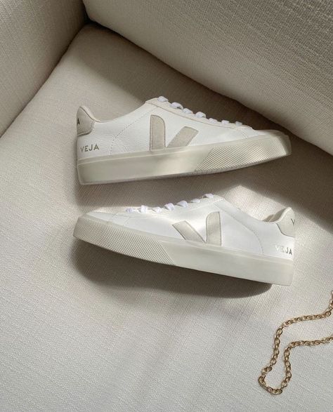 Classy Sneakers, Zapatillas Veja, Elegant Sneakers, Veja Esplar, Sneaker Outfits Women, Veja Shoes, Trendy Shoes Sneakers, Veja Sneakers, White Sneakers Women