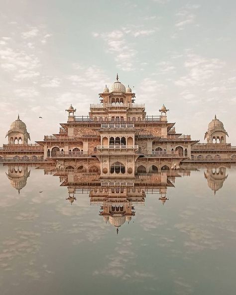 Albert Hall Museum Jaipur, Indian Temple Architecture, India Architecture, Ancient Indian Architecture, Asian Architecture, Temple Architecture, History Of India, Indian Architecture, Ancient India