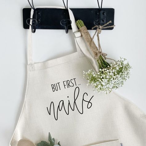 Get your game on with our stylish customised aprons in classic black and white. ✨ Whether you're whipping up culinary masterpieces, painting a masterpiece or perfecting those stunning nail designs, our aprons have got you covered! 😍🎉 Don't miss out, place your order today and step up your professional style for only Kshs 1250. 🔥💯 [kindly note this pictures aren't ours but an inspo of what you can get] #CustomAprons #apronskenya #aprons #affordablegiftskenya #newproduct2024 #uniquegiftideas... Customised Aprons, Masterpieces Painting, Stunning Nail Designs, Custom Aprons, Professional Style, Place Your Order, Professional Fashion, Affordable Gifts, Game On