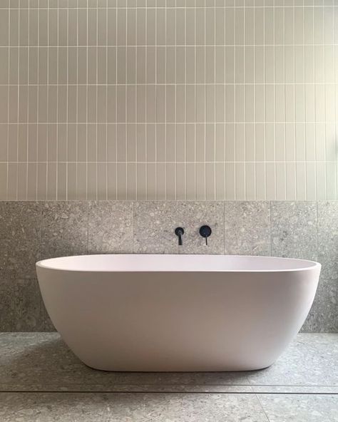 Grey Subway Tiles, Bilik Air, Master Ensuite, Bad Inspiration, Romantic Home Decor, Bathroom Design Inspiration, Family Bathroom, Bathroom Renos, Cheap Decor