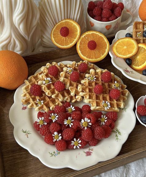 Waffles with raspberry topping Raspberries Aesthetic, Sweet Waffles, Breakfast Fruit, Food Breakfast, Cottage Core Aesthetic, Sweet And Salty, Pin It, Aesthetic Food, Strawberries