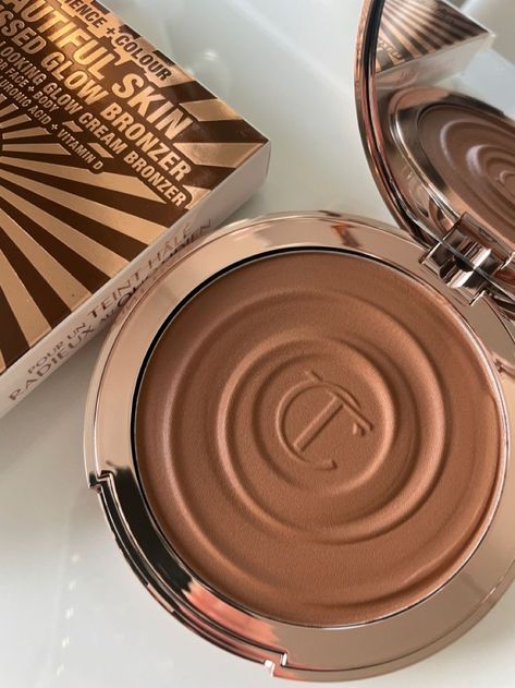 so creamy, pigmented, long lasting, and ovbiously stunning! Bronzer Charlotte Tilbury, Charlotte Tilbury Beautiful Skin, Best Bronzer, Cream Bronzer, Charlotte Tilbury Makeup, Makeup Bag Essentials, Ethereal Makeup, Eye Makeup Designs, Make Up Inspo