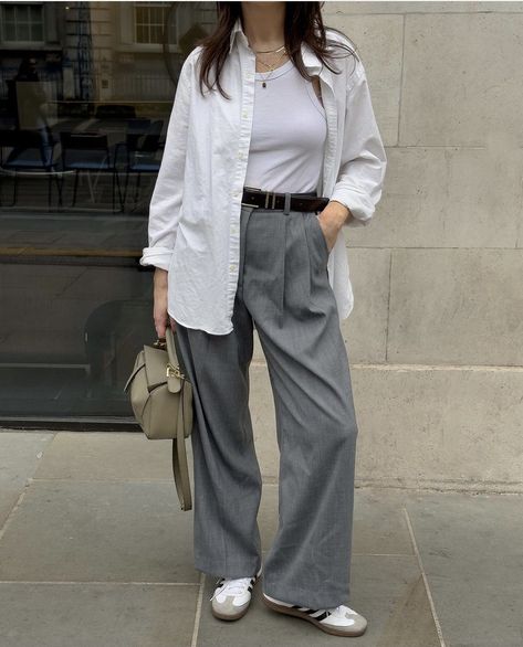 #marchoutfit #comfortoutfits #outfitideas #grayoutfit #casualoutfit Gray Trousers Outfit, March Outfits, Gray Trousers, Trousers Outfit, Trouser Outfit, Gray Pants, Grey Trousers, Grey Outfit, Grey Pants