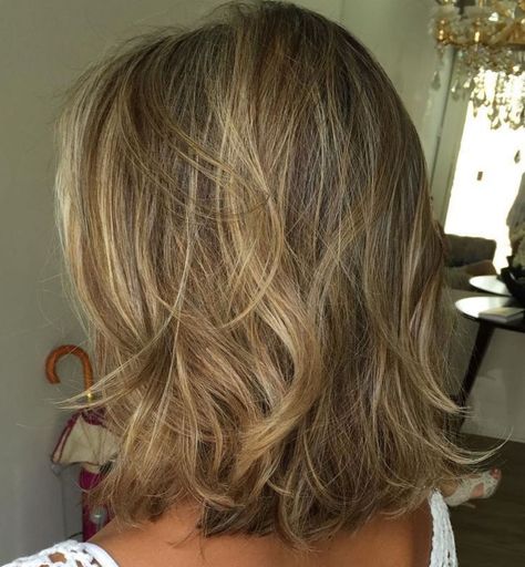 Tousled Bronde Lob Hairstyle Lob Hairstyles, Bronde Lob, Medium Layered Haircuts, Medium Layered Hair, Vlasové Trendy, Medium Layered, Lob Hairstyle, Lob Haircut, Shoulder Length Hair Cuts