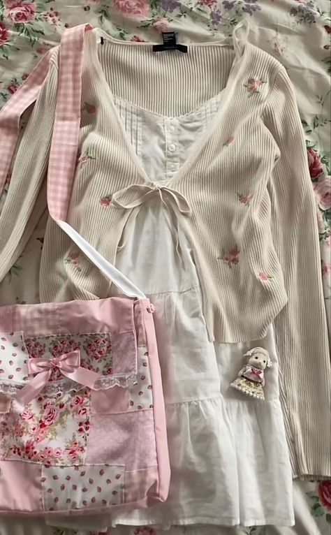 cute garden outfit inspo Garden Outfit, Preppy Chic Outfits, Dress Coquette, Trendy Outfit Inspo, Cute Garden, Coquette Outfit, 2000s Outfits, Aesthetic Outfit Ideas, Really Cute Outfits