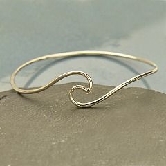 Wave bracelet for mermaids Hammered Silver Jewelry, Simple Silver Jewelry, Metal Jewellery, Beach Bracelet, Wave Bracelet, Beachy Vibes, The Bangles, Beach Bracelets, Wire Jewelry Designs