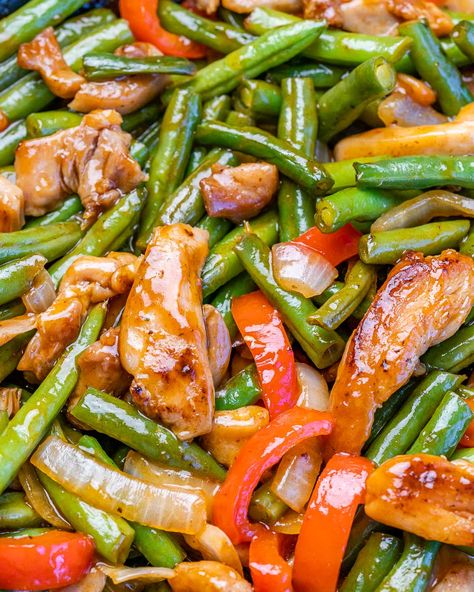 EASY Chicken + Green Bean Stir Fry Green Bean Stir Fry Chicken, Stir Fry Chicken And Green Beans, Chicken And Green Bean Stir Fry, Green Bean Dinner Recipes, Green Bean Chicken Stir Fry, Clean Food Crush Recipes, Chicken Green Bean Stir Fry, Green Beans Chicken, Green Bean Stir Fry