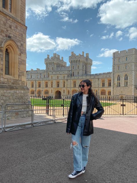 Windsor Castle Outfit, England Castle Aesthetic, England Clothes Style, England Fashion Spring, London England Summer Outfits, Windsor Castle Aesthetic, Melbourne Aesthetic Fashion, Uk Aesthetic Outfits, Edinburgh Scotland Aesthetic Summer