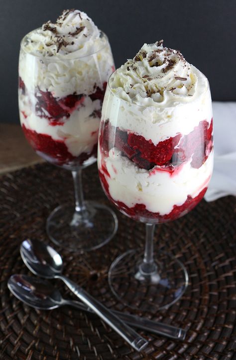 Boozy Red Velvet Trifles - It's time for Valentine's Day... booze, whipped cream, cake... 'nuff said. Valentine’s Day Desserts For Two, Valentine Bakes, Valentines Day Dinner Ideas, Valentines Day Dessert Ideas, Valentine Dessert Ideas, Galentines Picnic, Vday Dinner, Red Velvet Trifle, Chef Bae