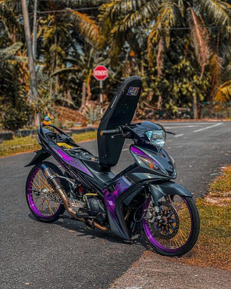 𝘠𝘢𝘯𝘨 𝘓𝘢𝘮𝘢 𝘒𝘦𝘮𝘣𝘢𝘭𝘪 𝘓𝘢𝘨𝘪 Lc V1 Wallpaper, Lcv1 Modified, Rempit Girl, Lc V1 Modified, Motor Malaysia, Ex 2010, Thai Concept Motorcycle Design, Motor Y15, Tali Leher Lelaki