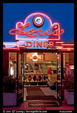 Lori's diner, Ghirardelli Square, dusk. San Francisco, California, USA Pictures Of California, Old Diner, Diner Aesthetic, Diner Sign, 50s Diner, Burger Places, Vintage Diner, Retro Diner, American Diner