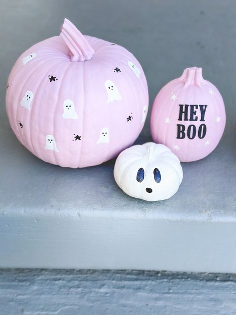 Cute DIY Pink Halloween Pumpkin Painting Inspo #pinkhalloween #halloweendiy #pumpkinpainting #halloweendecor #pinkpumpkin #heyboo Pumpkin Paint Aesthetic, Cute Pumkins Ideas Painting Preppy, Paint Pumpkin Designs, Pink Ghost Painted Pumpkin, Pumpkin Painting Ideas Aesthetic Pink, Pink And Black Pumpkin, Birthday Pumpkin Carving, Cute Girly Pumpkin Painting, Cute Aesthetic Pumpkin Painting