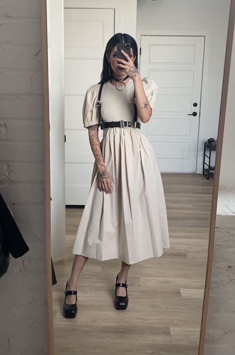 Harness Outfit, Harness Fashion, Tan Dress, Mode Inspo, Goth Outfits, A Mirror, Mode Inspiration, Outfits Casuales, Modest Outfits