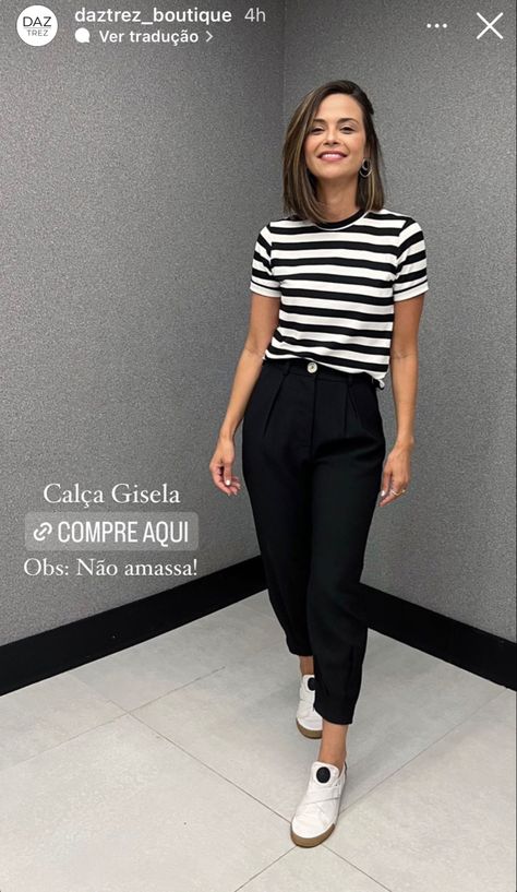 Striped Shirt With Black Pants, Explore City Outfit Summer, T Shirt With Dress Pants, Tshirt Outfits For Work, T Shirt And Slacks Outfit, Work Outfits For Hot Weather, Work Outfits Women Spring 2024, Outfit Formal Verano, Black White Striped Shirt Outfit