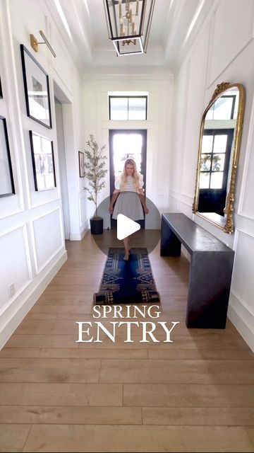 Stephanie Trantham | The Broadmoor House on Instagram: "Spring Entryway Styling! Comment PLEASE SEND for links! Or head to my LTK (link in bio)! I love refreshing my entryway each season! I don’t change every space in my house each season but I pick a few places to focus on and change those!   Many of these pieces are from my store @modernlocke ! We have a warehouse and pack and ship everything by hand! ❤️  Changing decor from season to season doesn’t have to be a complete new haul! Just change a few things like pillows, floral, candle scent and even a rug can make a huge impact!   #entrywaydecor #interiors #interiorstyling home decor, entry mirror, console table, white walls, modern home, modern decor, decor tips, glam decor, Amazon, pottery barn, #modernlocke, table lamp, furniture, styl Entrance Styling Ideas, Entryway Decor With Chair, Entry Table Decor Modern Elegant, Entrance Mirror Ideas Front Entry, Long Entry Way Ideas, Home Foyer Ideas Entryway, Foyer Mirror Ideas Entry Ways, Entry Way Mirror Ideas, Large Mirror Entryway