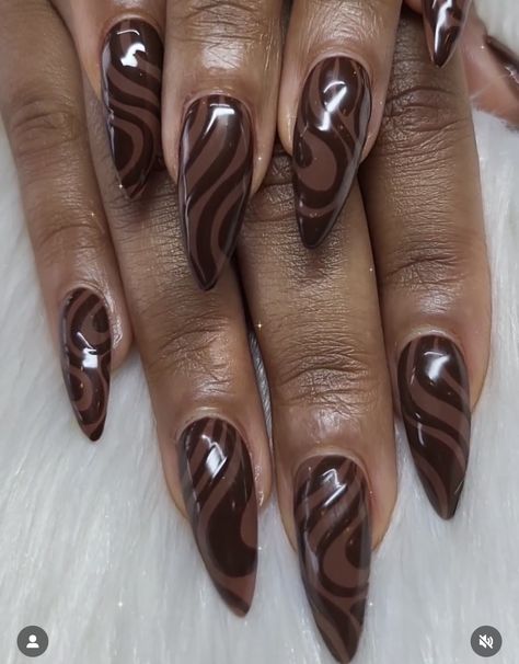 Brown And Silver Nail Designs, Simple Fall/winter Nails, Nail Asthetic Idea, Brown Detail Nails, Light Brown And Dark Brown Nails, Dark Academia Acrylic Nails, Dark Academia Nail Ideas, Dark Thanksgiving Nails, Brown And Tan Nail Designs