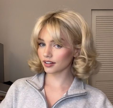 50s Hairstyles, Short Hair With Bangs, Short Blonde Hair, Cut My Hair, Vintage Hairstyles, Aesthetic Hair, Hairstyles Haircuts, Prom Hair, Hairstyles With Bangs