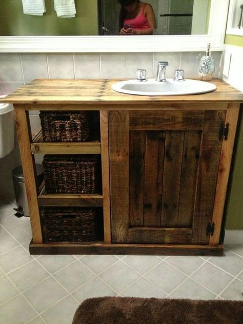 31+ Impressive DIY Rustic Farmhouse Bathroom Vanity Ideas Diy Bathroom Vanity Makeover, Cheap Bathroom Vanities, Pallet Bathroom, Rustic Bathroom Remodel, Bathroom Vanity Remodel, Pallet Cabinet, Brick Edging, Vanity Makeover, Bathroom Vanity Makeover