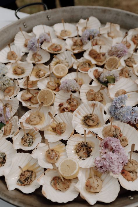 Discover a fun idea for canapes that will add a delightful twist to your summer wedding in Cornwall. Our couple chose a Scallop Station, a unique and memorable addition to your special day. It's the perfect way to infuse the essence of the sea into your wedding menu, creating an unforgettable experience for you and your guests. Explore this unique wedding food idea and make your celebration one for the books! Planned by Rebecca Marie. Sea Food Wedding, Oyster Bar At Wedding, Wedding Canapés, Seafood Wedding Buffet, Clam Bake Wedding, Wedding Steak, Wedding Seafood, Unique Wedding Dinner Ideas, Wedding Canapes Ideas