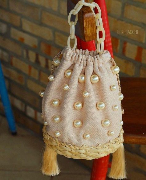 Crochet Potli Bag, Handmade Fabric Bags, Bags Patterns, Crochet Purse Pattern Free, Sac Diy, Potli Bag, Purse Pattern, Diy Bag Designs, Diy Bags Patterns