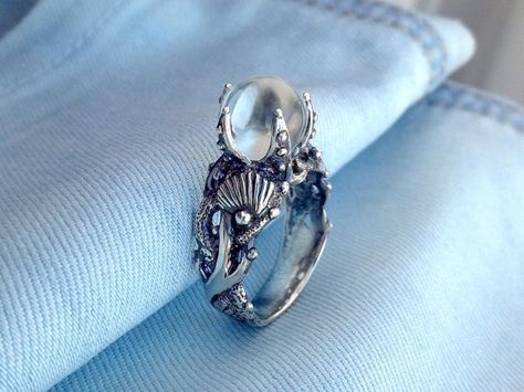 Seahorse Ring; $82.01Cdn' sterling silver & glass; ships from Russia; by Vigmarr on Etsy.com Seahorse Ring, Mermaid Jewellery, Pirate Ring, Rhaenys Targaryen, Seahorse Jewelry, Slytherin Fashion, Coral Jewellery, Beach Rings, Beach Jewellery