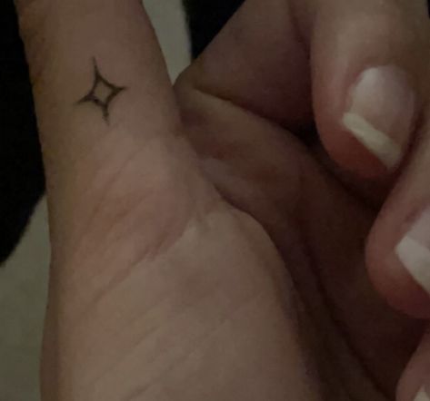 #stickandpoke #tattoo #tattooideas #art #fingertattoos #aesthetic #star Small Stick And Poke Tattoo Meaningful, Stick N Poke Finger Tattoos, Teeny Tiny Tattoos, Star Stick N Poke, Stick And Poke Tattoo Star, Stick And Poke Tattoo Ideas Meaningful, Star Stick And Poke Tattoo, Stick And Poke Aesthetic, Stick And Poke Tattoo Aesthetic