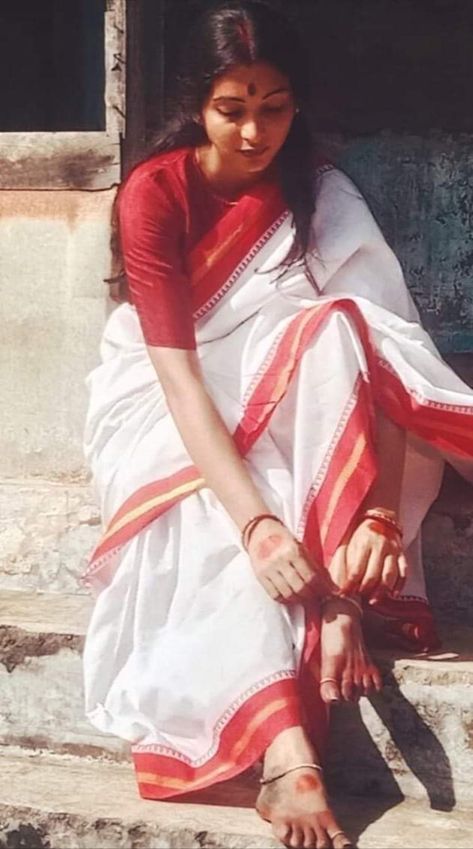 Bengali Saree, Indian Classical Dance, Saree Poses, Indian Look, Desi Fashion Casual, Indian Photoshoot, Saree Photoshoot, Theme Dress, Saree Trends