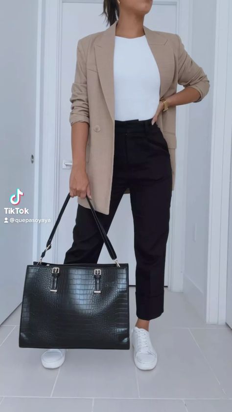 Minimalist Work Outfit, Elegantes Business Outfit, Casual Work Outfits Women, Chique Outfit, Smart Casual Women, Look Office, Mode Tips, Office Casual Outfit, Chique Outfits