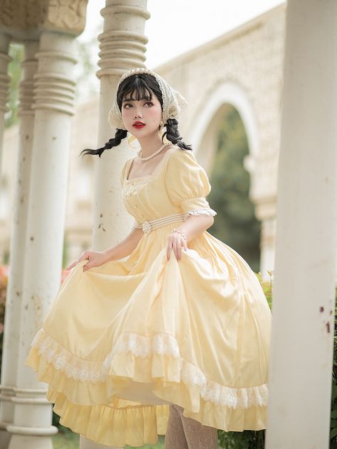 Light Dress Aesthetic, Yellow Dress Aesthetic Vintage, Holding Dress Reference, Yellow Outfits Aesthetic, Long Dress Poses, Yellow Dress Aesthetic, Dress Aesthetic Vintage, Yellow Photoshoot, Vintage Yellow Dress