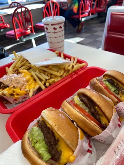 In In Out, Fast Food Aesthics, In N Out Burger Aesthetic, In And Out Burger Aesthetic, In And Out, Fast Food Usa, In N Out Aesthetic, Aesthetic Fast Food, Yummy Fast Food