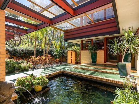 A stunning Frank Lloyd Wright Usonian-style house is for sale in Clearwater — cash only Frank Lloyd Wright Interior, Usonian Style, Frank Lloyd Wright Usonian, Usonian House, Frank Lloyd Wright Architecture, Frank Lloyd Wright Homes, Frank Lloyd, Frank Lloyd Wright, House Built