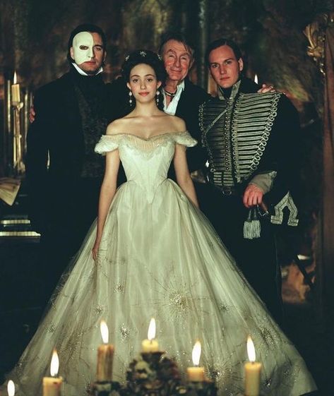 Iconic Beauties🍒 on Instagram: "Emmy Rossum, Gerard Butler, Patrick Wilson and director Joel Schumacher behind the scenes of The Phantom of the Opera, 2004🕯 #phantomoftheopera #thephantomoftheopera #emmyrossum #patrickwilson #gerardbutler #joelschumacher #iconic #beauty #icons #00s #opera #tbt #nostalgia #behindthescenes #behindthescene #onset" Gerard Butler, Opera Dress, Opera Ghost, Patrick Wilson, Mode Instagram, The Phantom Of The Opera, Emmy Rossum, The Phantom, Movie Costumes