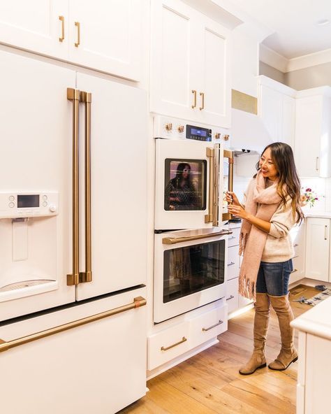 Matte White Kitchen, My Dream Kitchen, Black Refrigerator, White Kitchen Appliances, Black Appliances, White Appliances, Brushed Copper, Ge Appliances, Kitchen Trends