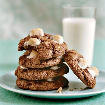 Mississippi Mud Cookies | Rich chocolate and ooey-gooey marshmallows give these cookies their savory sweetness. Mississippi Mud Cookies, Christmas Cookie Swap Recipes, Mud Cookies, Mud Recipe, Cookie Swap Recipes, Christmas Cookie Swap, Gooey Cookies, Mississippi Mud, C Is For Cookie