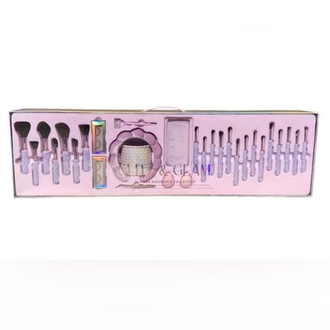 VIRAL Glitz and Glam Makeup brush set Glitz And Glam Makeup, Glitz And Glam, Glam Makeup, Setting Powder, Makeup Brush Set, Makeup Kit, Makeup Brush, Christmas Wishlist, Brush Set