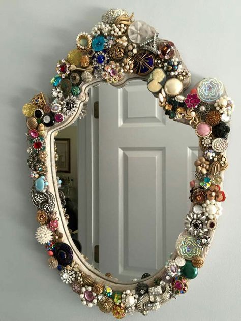 Jewellery Mirror, Beaded Artwork, Jeweled Picture Frame, Victorian Boho, Jeweled Picture, Jewelry Pictures, Framed Jewelry, Christmas Crafts To Make, Vintage Jewelry Crafts