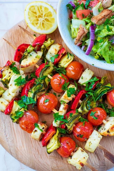 Bbq Veggie Skewers, Bbq Recipes Vegetarian, Halloumi Kebab, Veg Skewers, Veg Kebab, Greek Marinade, Bbq Vegetables, Bbq Veggies, Veggie Kebabs