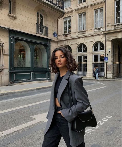 City Outfits, Shot Hair Styles, Estilo Preppy, Minimal Outfit, Stylish Work Outfits, Mode Inspo, Autumn Outfit, Mode Vintage, Classy Outfits