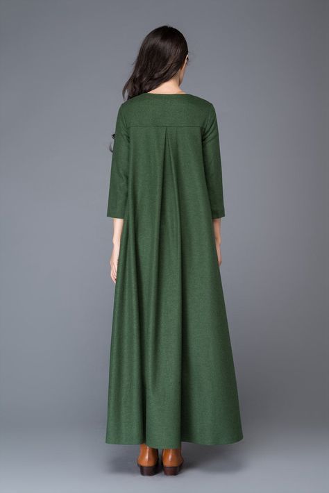 Wool Dress Winter, Holiday Capsule Wardrobe, Muslimah Dress, Dress Winter, Wrap Around Dress, Dress Pleated, Maxi Robes, Winter Dress, Abaya Fashion