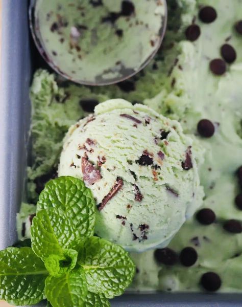 Mint Choc Chip Ice Cream Aesthetic, Mint Chip Ice Cream Aesthetic, Ice Cream Mint Choco, Mint Chocolate Chip Aesthetic, Mint Chocolate Chip Ice Cream Aesthetic, Mint Chocolate Aesthetic, Chocolate Chip Mint Ice Cream, Mint Choc Chip Ice Cream, Ice Cream Lab