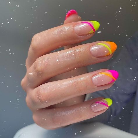 Fluorescent french The Best Nail Designs, Nail Almond, Summer Nail Color, Ombre Chrome Nails, Funky Shapes, Fluorescent Nails, Sports Nails, Art For Women, Neon Summer