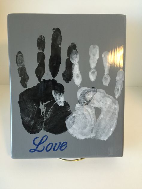 Couple Hand Craft, Couples Hand Print Painting, Hand Print Canvas Ideas Couples, Couple Hand Print Art, Couples Hand Print Art, Couple Hand Print, Couples Hand Painting, Mains Couple, Paper Plane Tattoo