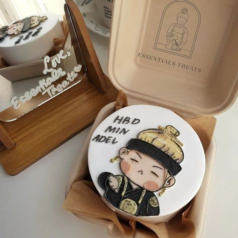 Suga Cake Birthday, Pastel Korean Cake, Bts Bento Cake, Birthday Cake Quotes, Bts Cake, Korean Cake, Mini Cakes Birthday, Bts Birthdays, Creative Birthday Cakes