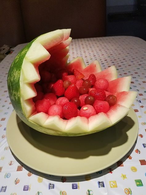 Mario Watermelon, Super Mario Fruit Ideas, Mario Brothers Birthday Party Ideas Decoration, Mario Strawberries, Super Mario Smash Cake, Super Mario Watermelon, Super Mario Bros Party Food, Super Mario Bros Movie Night Ideas, Mario Birthday Party Fruit Tray