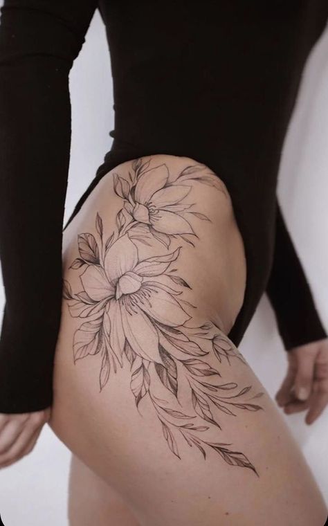 Floral Hip Tattoo, Flower Hip Tattoos, Font Tato, Upper Thigh Tattoos, Hip Tattoo Designs, Floral Thigh Tattoos, Hip Thigh Tattoos, Tattoos Infinity, Tattoo Filler