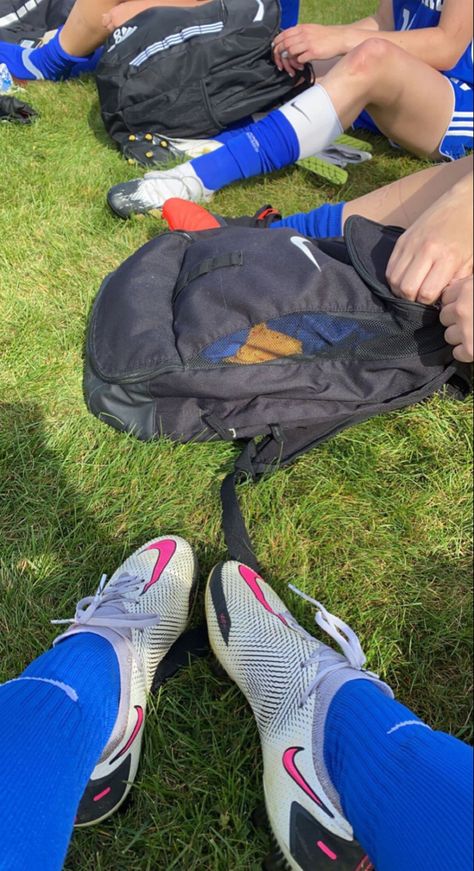 Football Best Friends, Soccer Snapchat Story, Soccer Training Aesthetic, Football Training Aesthetic, Soccer Practice Aesthetic, Football Boys Aesthetic, Football Training Outfit, Girls Soccer Aesthetic, Soccer Cleats Aesthetic