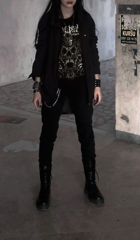 Outfit Ideas Metalhead, Winter Metalhead Outfits, Classy Gothic Outfits, Metalhead Fashion Outfits, Casual Metalhead Outfit, Metalhead Outfit Ideas, Rock Metal Outfits, Metalhead Outfits Women, Metal Style Outfits