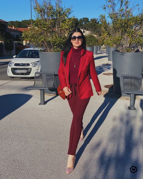 50 shades of red. ❤️♥️ Check out Allure By Tess for more monochrome outfit inspiration! Monochromatic Red Outfit, Orange Monochrome Outfit, Red Monochromatic Outfit, Red Monochrome Outfit, Pink Monochrome Outfit, Cute Business Casual, Pride Party, Yellow Outfits, Outfit Inspiration Women